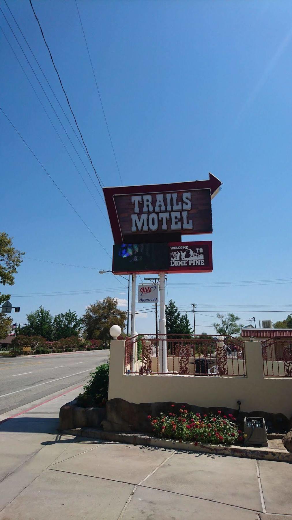 Trails Motel Лон Пайн Екстериор снимка