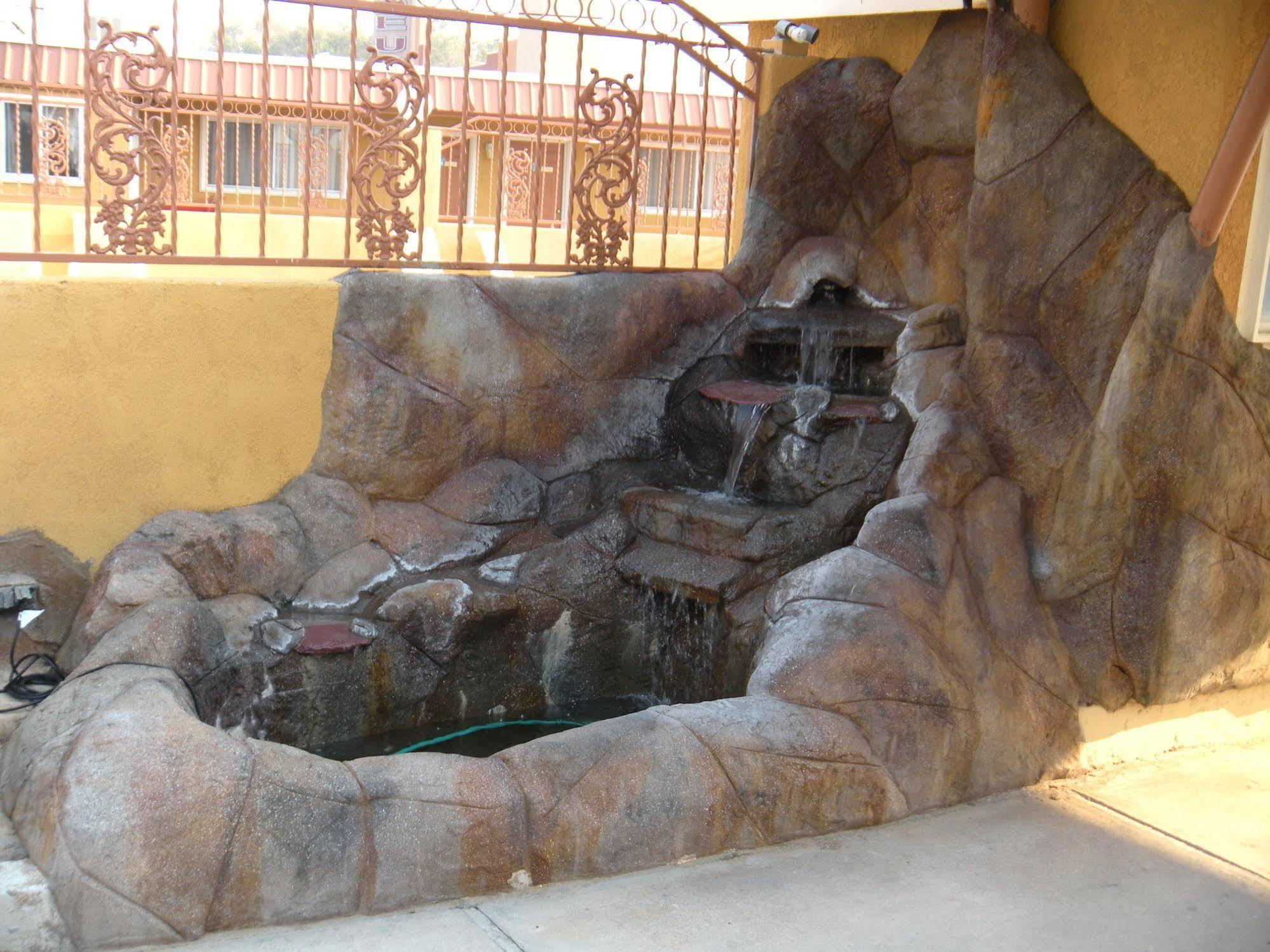 Trails Motel Лон Пайн Екстериор снимка